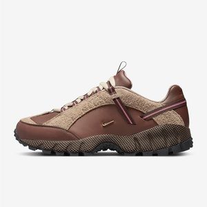 Nike x Jacquemus collaboration. Worn once. Size 7 like new